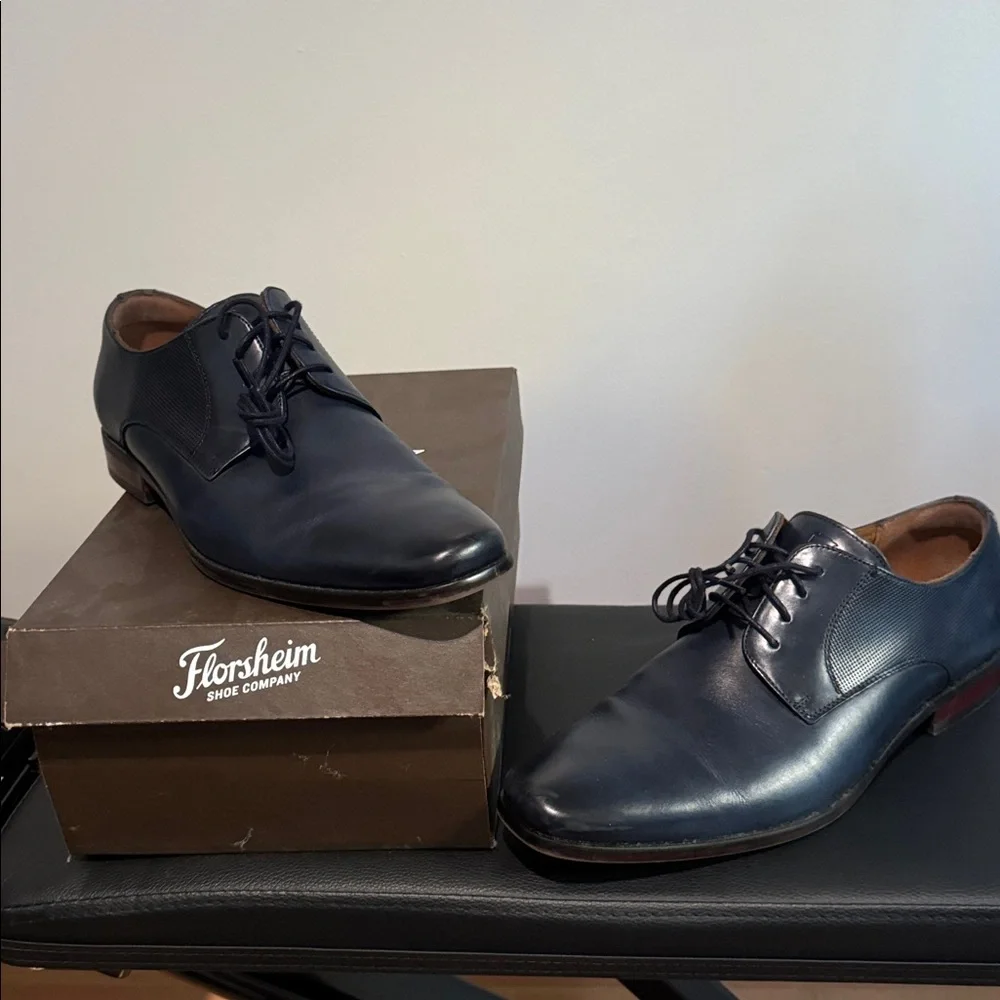 Florsheim Classic Blue Leather Oxfords - Picture 2 of 5